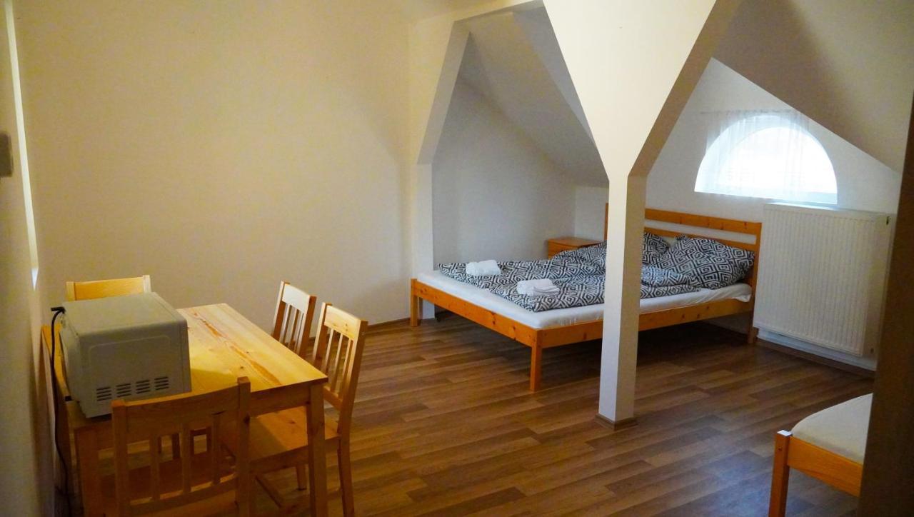 Pajkos Poni Vendeghaz Hotel Miskolc Eksteriør billede